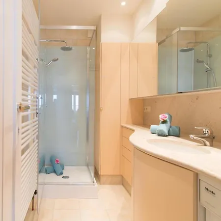 In With Stunning Sea Views Semesterbostad *